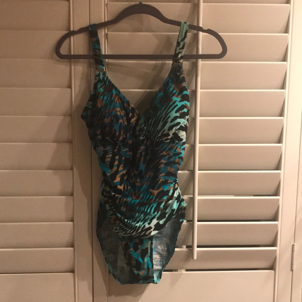 One piece bathing suit with foam cups